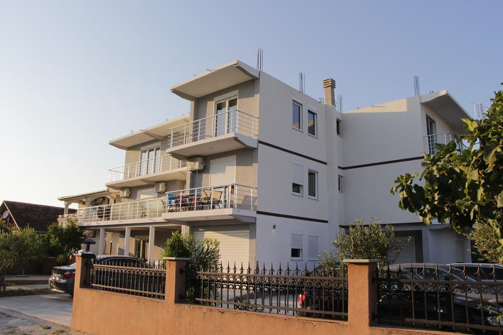 Apartments California Ulcinj Buitenkant foto
